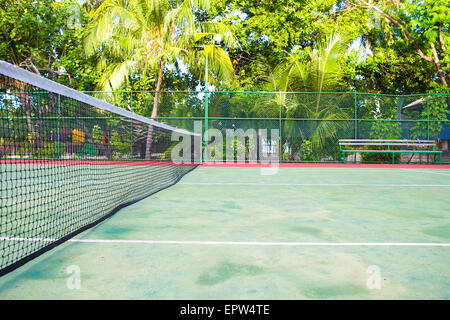 Court de tennis sur l'île tropical exotique - sport background Banque D'Images