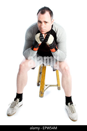 Caucasian boxer 40 ans isolé sur fond blanc Banque D'Images