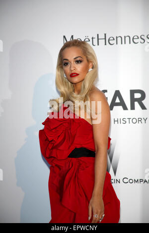 La chanteuse Rita Ora assiste à l'amfAR's Cinema Against Aids 22 lors de la 68e gala Cannes Filmfest annuel à l'Hôtel du Cap-Eden-Roc au Cap d'Antibes, France, le 21 mai 2015. Photo : Hubert Boesl/DPA - AUCUN FIL SERVICE - Banque D'Images