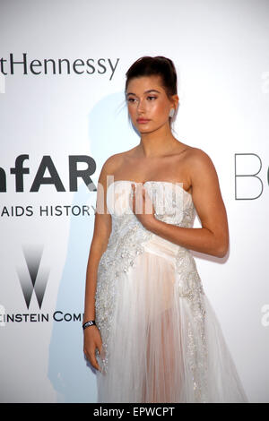 Hailey modèle Baldwin assiste à l'amfAR's Cinema Against Aids 22 lors de la 68e gala Cannes Filmfest annuel à l'Hôtel du Cap-Eden-Roc au Cap d'Antibes, France, le 21 mai 2015. Photo : Hubert Boesl/DPA - AUCUN FIL SERVICE - Banque D'Images