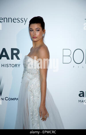 Hailey modèle Baldwin assiste à l'amfAR's Cinema Against Aids 22 lors de la 68e gala Cannes Filmfest annuel à l'Hôtel du Cap-Eden-Roc au Cap d'Antibes, France, le 21 mai 2015. Photo : Hubert Boesl/DPA - AUCUN FIL SERVICE - Banque D'Images