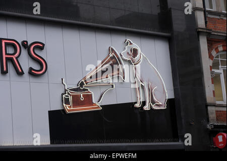 Londres, Royaume-Uni, 7 avril 2014, His Master's Voice HMV Oxford Street sur jour de pluie à Londres. Banque D'Images