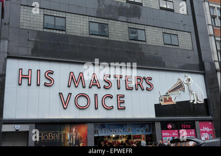 Londres, Royaume-Uni, 7 avril 2014, His Master's Voice HMV Oxford Street sur jour de pluie à Londres. Banque D'Images