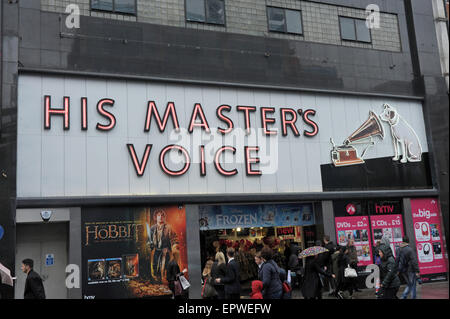 Londres, Royaume-Uni, 7 avril 2014, His Master's Voice HMV Oxford Street sur jour de pluie à Londres. Banque D'Images