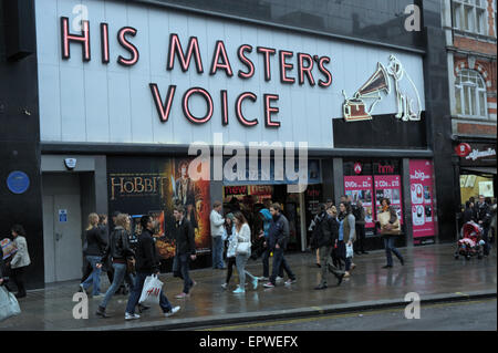 Londres, Royaume-Uni, 7 avril 2014, His Master's Voice HMV Oxford Street sur jour de pluie à Londres. Banque D'Images