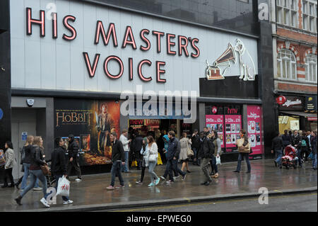 Londres, Royaume-Uni, 7 avril 2014, His Master's Voice HMV Oxford Street sur jour de pluie à Londres. Banque D'Images