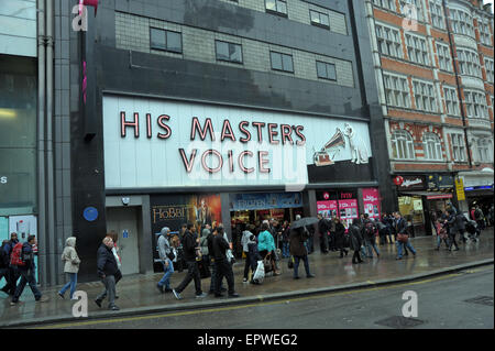 Londres, Royaume-Uni, 7 avril 2014, His Master's Voice HMV Oxford Street sur jour de pluie à Londres. Banque D'Images