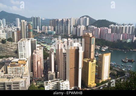 Dh Appartements Wan Tin HONG KONG ABERDEEN Aberdeen Harbour View of skyscrapers et Ap Lei Chau dense de bâtiments Banque D'Images