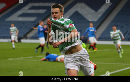 Glasgow, Ecosse. 21 mai, 2015. Little Big Shot Scottish Youth Cup Final. Celtic et Rangers. Aidan Nesbitt célèbre son but d'Action © Plus Sport/Alamy Live News Banque D'Images