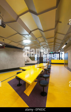 Zone d'étude en jaune Swanston Academic building, RMIT, Melbourne, Australie Banque D'Images