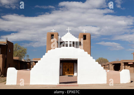 L'église San Geronimo, Taos Pueblo, New Mexico, USA. Banque D'Images