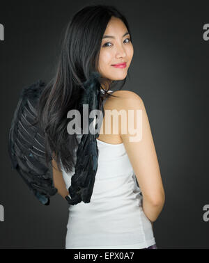 Jolie Asian young adult woman in anges et demon Banque D'Images