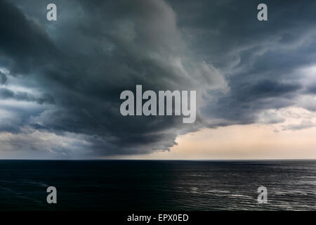 USA, Florida, Miami, les nuages de tempête au-dessus de la mer Banque D'Images