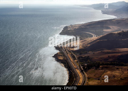 Santa Barbara, Californie, USA. 21 mai, 2015. Une vue aérienne de la nappe de pétrole à Refugio State Beach après la rupture d'un pipeline de déversements des dizaines de milliers de gallons de pétrole brut sur la côte de Santa Barbara. Crédit : Scott London/Alamy Live News Banque D'Images