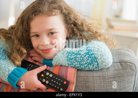 Portrait of Girl (10-11) holding remote control Banque D'Images