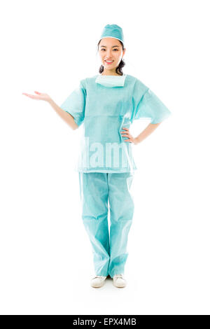 Asian female surgeon montrant quelque chose Banque D'Images