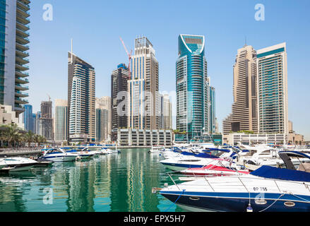 Yachts dans la Marina de Dubaï, Dubaï, Émirats arabes unis, ÉMIRATS ARABES UNIS, Moyen Orient Banque D'Images