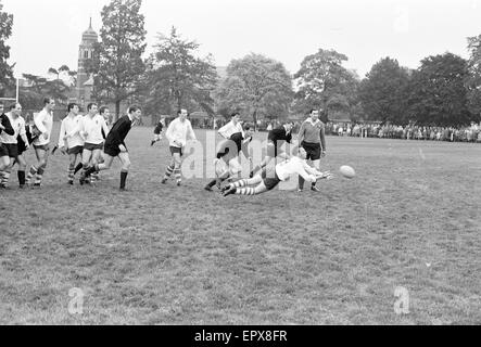 Warwick v London Wasps, match de rugby à l'école de Rugby, Rugby, Warwickshire, octobre 1966. Banque D'Images