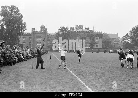 Warwick v London Wasps, match de rugby à l'école de Rugby, Rugby, Warwickshire, octobre 1966. Banque D'Images