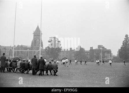 Warwick v London Wasps, match de rugby à l'école de Rugby, Rugby, Warwickshire, octobre 1966. Banque D'Images