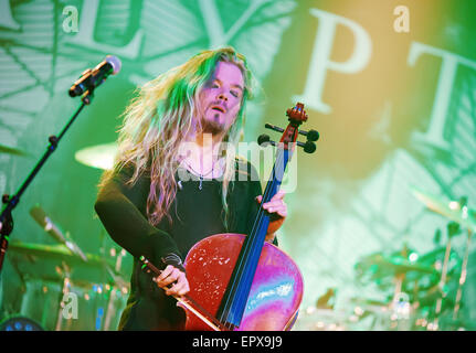 Apocalyptica groupe finlandais d'Helsinki. US Tour 2015. Raleigh, Caroline du Nord, Lincoln Theatre, le 19 mai 2015. Banque D'Images