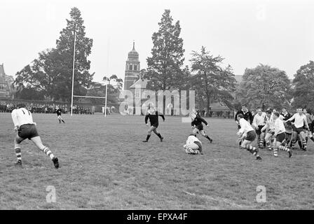 Warwick v London Wasps, match de rugby à l'école de Rugby, Rugby, Warwickshire, octobre 1966. Banque D'Images