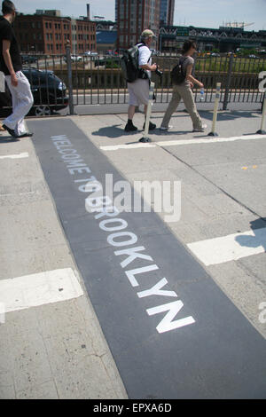 Vue de la bienvenue à Brooklyn signe sur le pont de Brooklyn, Manhattan, juin 2010. Banque D'Images