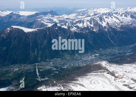 Vallée de Chamonix vue depuis l'Aiguille du Midi, Chamonix, Haute-Savoie, Rhône-Alpes, France Banque D'Images