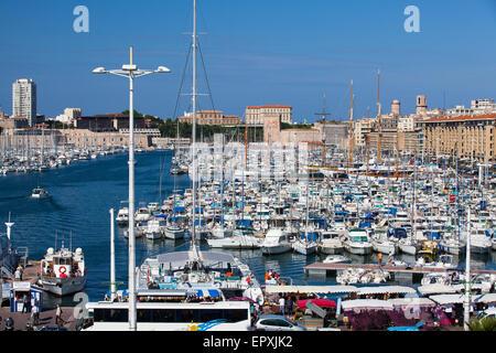 Marseille,France - Mai 8,2011 : Vieux port plein de bateaux et yachts.Il a été la rade de Marseille Banque D'Images