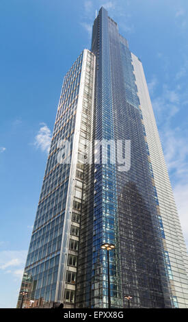 L'architecture moderne : l'extérieur de l'Heron Tower, 110 Bishopsgate, London EC2, la plus haute tour de la ville de Londres, au Royaume-Uni, en son quartier financier Banque D'Images