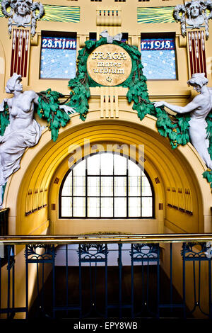 La gare centrale de Prague Hlavni Nadrazi, décoration Art nouveau et style Banque D'Images