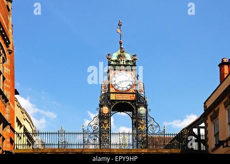 Eastgate Clock qui a été érigée en 1899 pour célébrer le jubilé de diamant de la reine Victoria, Chester, Cheshire, Angleterre, Royaume-Uni. Banque D'Images