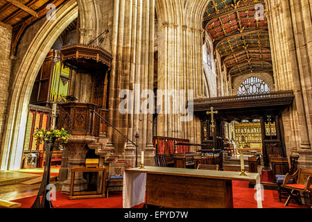 La chaire dans l'église paroissiale de St Laurent à Ludlow dans le Shropshire Banque D'Images