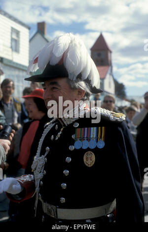 Le gouverneur Sir Rex Hunt à sa cérémonie d'adieux, les îles Falkland (territoire britannique d'outre-mer), dans l'Atlantique Sud.Photo prise 1985 Banque D'Images