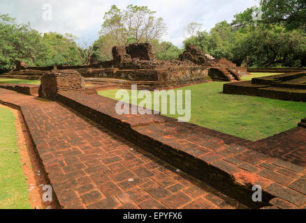 D'une salle d'audience, Island Park, site du patrimoine mondial de l'UNESCO, l'ancienne cité de Polonnaruwa, Sri Lanka, Asie Banque D'Images