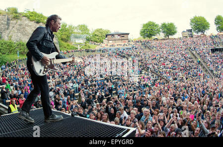 Bad Segeberg, Allemagne. 22 mai, 2015. Musicien allemand Peter Maffay joue sur la scène lors de son concert en plein air à l'Freilichtbuehne am Kalkberg à Bad Segeberg, Allemagne, 22 mai 2015. Photo : DANIEL REINHARDT/dpa/Alamy Live News Banque D'Images