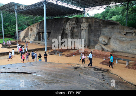 Bouddha géant statues en pierre, Gal Vihara, Site du patrimoine mondial de l'UNESCO, l'ancienne cité de Polonnaruwa, Sri Lanka Banque D'Images