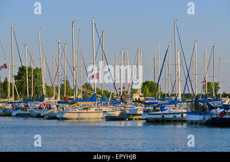 Yachts et bateaux à Toronto avant l'eau Banque D'Images