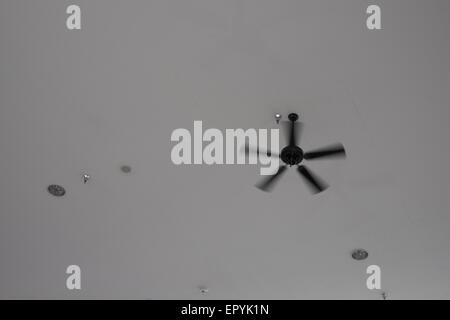 Rotation du ventilateur de plafond Banque D'Images