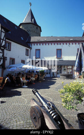 DEU, l'Allemagne, l'Autriche au bord du Rhin, le château. DEU, Deutschland, Linz am Rhein, die Burg. Banque D'Images