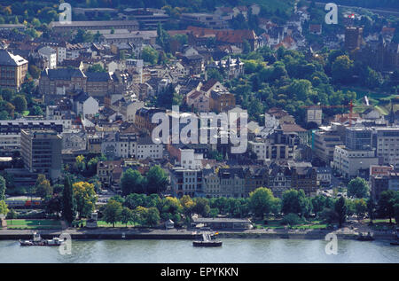 DEU, l'Allemagne, la région du Rheingau, Ruedesheim au bord du Rhin, vue depuis le Niederwald monument à la ville de Bingen. DEU, Deuts Banque D'Images