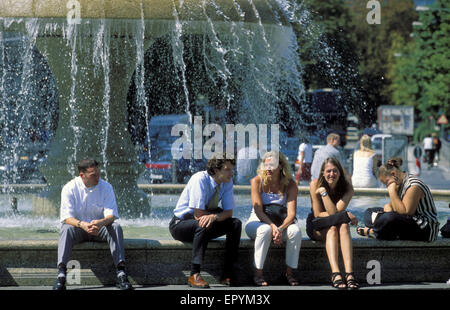 DEU, Allemagne, Hesse, Francfort, fontaine à la place de l'opéra. DEU, Deutschland, Hessen, Frankfurt am Main, Opernplat am Brunnen Banque D'Images