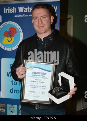 Le chanteur irlandais Damien Dempsey reçoit un prix de la sécurité dans l'eau irlandaise Georges Hall au château de Dublin après qu'il a secouru deux nageurs dans le comté de Wexford récemment à Dublin avec : Damien Dempsey Où : Dublin, Irlande Quand : 18 novembre 2014 Source : WENN.com Banque D'Images