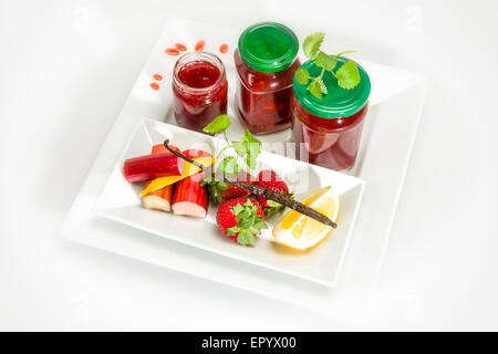 Confiture de fraises, rhubarbe, vanille et citron Banque D'Images