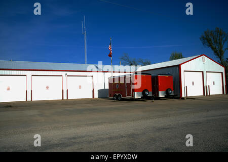 Lecture, Kansas, États-Unis, 3 mai 2014 Le Service d'incendie reconstruit dans la lecture. La lecture est une ville de Lyon County, Kansas, United States. Comme le recensement de 2010, de la population de la ville était 231. Le 21 mai 2011, autour de 21h15, une tornade EF3 Lecture. C'était trois blocs de large et est resté sur le terrain pendant environ quatre milles. La tornade a détruit au moins 56 maisons de 110 et 14 de 21 entreprises. Le bureau de poste et station incendie subit des dommages importants. Une personne est morte et deux ont été hospitalisés. Début des estimations des dommages ont atteint 2,2 millions de dollars. Credit : Mark Reinstein Banque D'Images