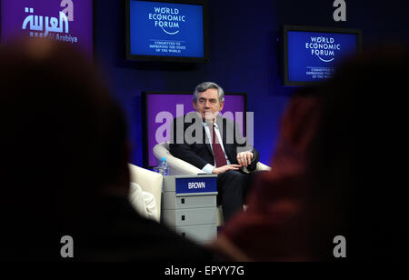 Mer Morte, capitale jordanienne d'Amman. 23 mai, 2015. L'ancien Premier ministre britannique Gordon Brown a l'air sur le dernier jour de la session du Forum économique mondial (WEF) sur le Moyen-Orient et Afrique du Nord 2015, dans la mer Morte resort de Shuneh, à l'ouest de la capitale jordanienne d'Amman, le 23 mai 2015. Credit : Mohammad Abu Ghosh/Xinhua/Alamy Live News Banque D'Images