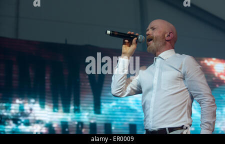 Les Communards et Bronski Beat Jimmy Somerville chanteur des années 1980 chanteur pop écossais sur scène à Birmingham Pride Banque D'Images