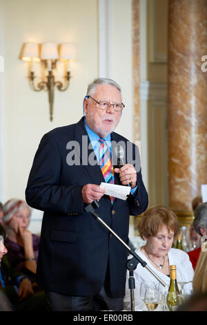 Terry Waite au déjeuner littéraire Oldie 19/5/15 Banque D'Images