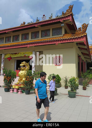 Visiteurs à Sam Poh Temple Bouddhiste, Brinchang, Cameron Highlands, Pahang, Malaisie, Asie Banque D'Images