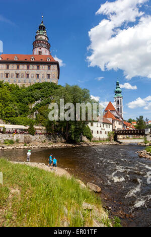 Château au-dessus de la Vltava Cesky Krumlov République tchèque Bohême Banque D'Images